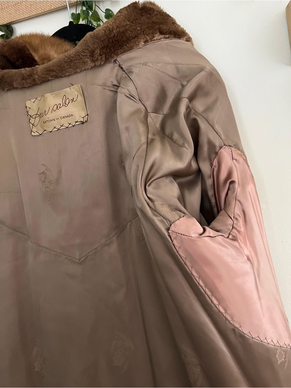 Vintage Eaton’s Fur Salon Brown Fur Coat-Made in Canada| Classic Luxury - Picture 10 of 16